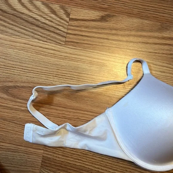 32C bra - Picture 2 of 5